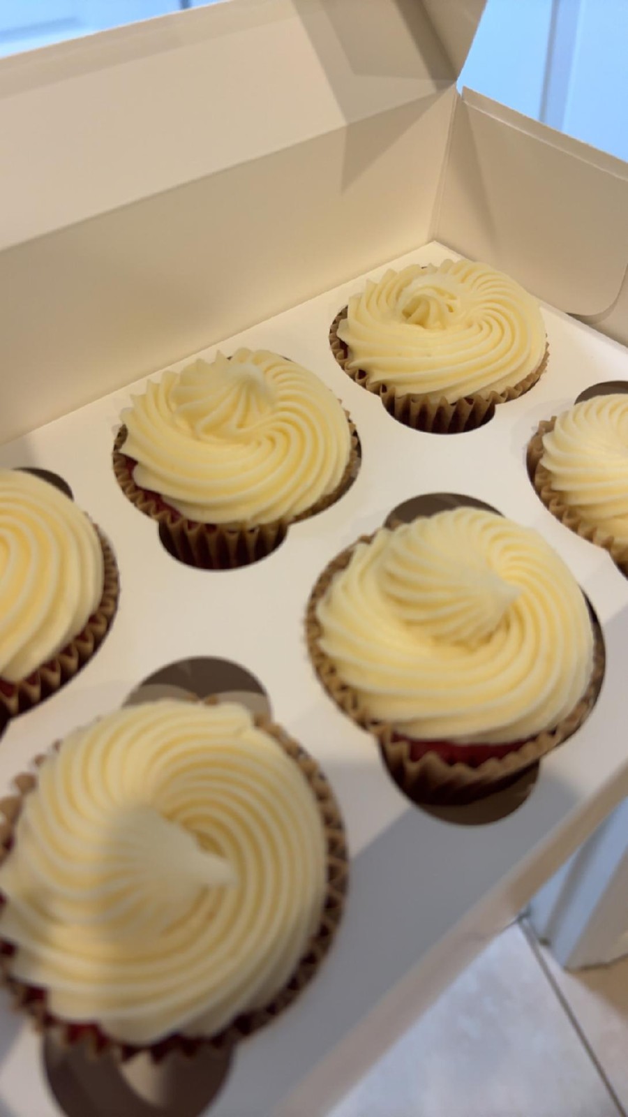 Cupcakes with piped cream frosting